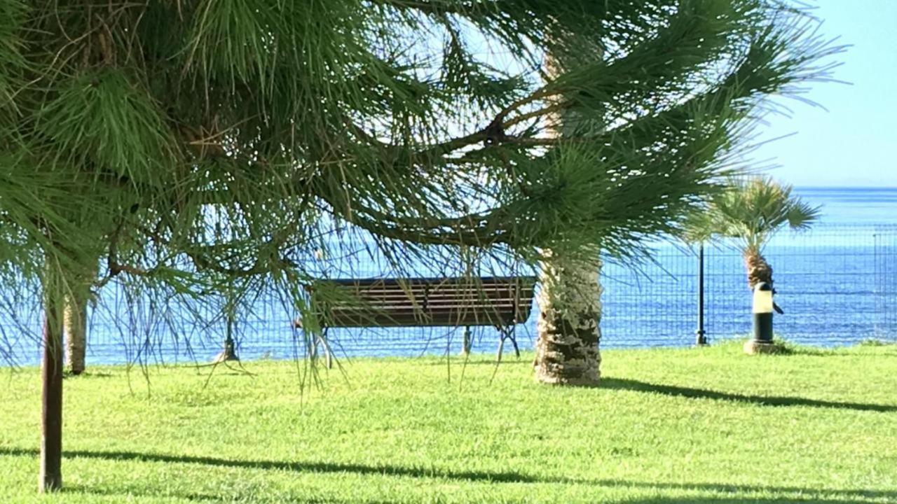 Mi Capricho, Beachfront, Grownfloor, Private Garden & Terrace Sitio de Calahonda 外观 照片