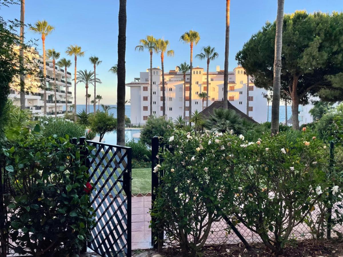 Mi Capricho, Beachfront, Grownfloor, Private Garden & Terrace Sitio de Calahonda 外观 照片