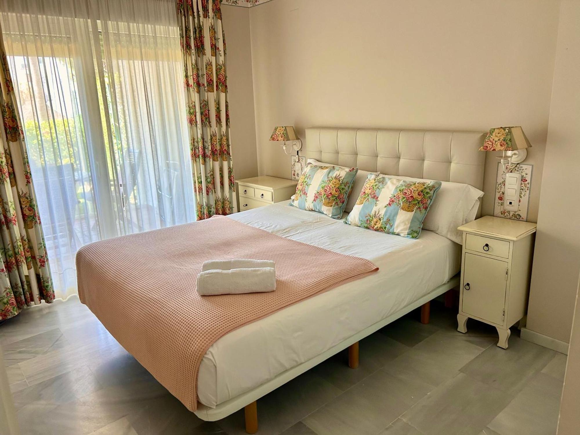 Mi Capricho, Beachfront, Grownfloor, Private Garden & Terrace Sitio de Calahonda 外观 照片
